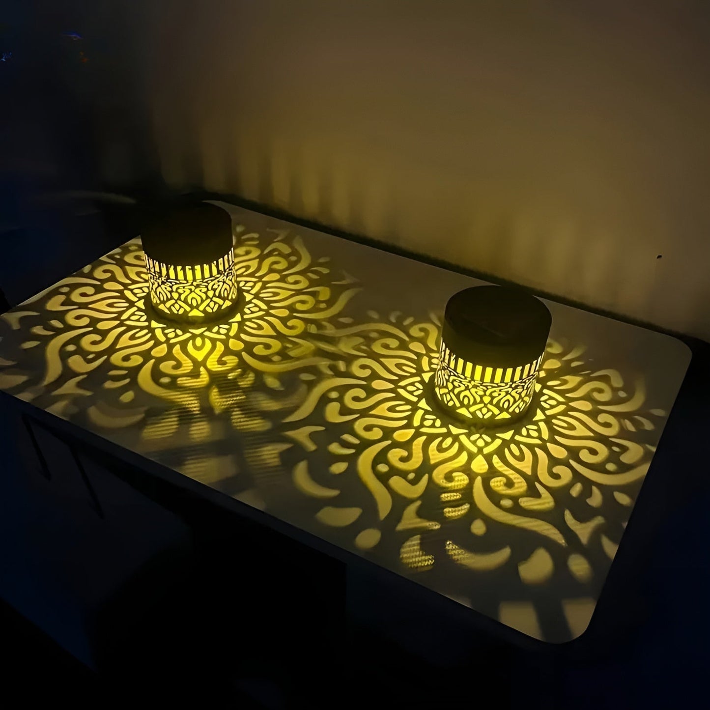 Carvallo Solar Vägglampa | Varmvit LED-ljussättning | IP65 Väderbeständig | Modernt Cut-Out-Design