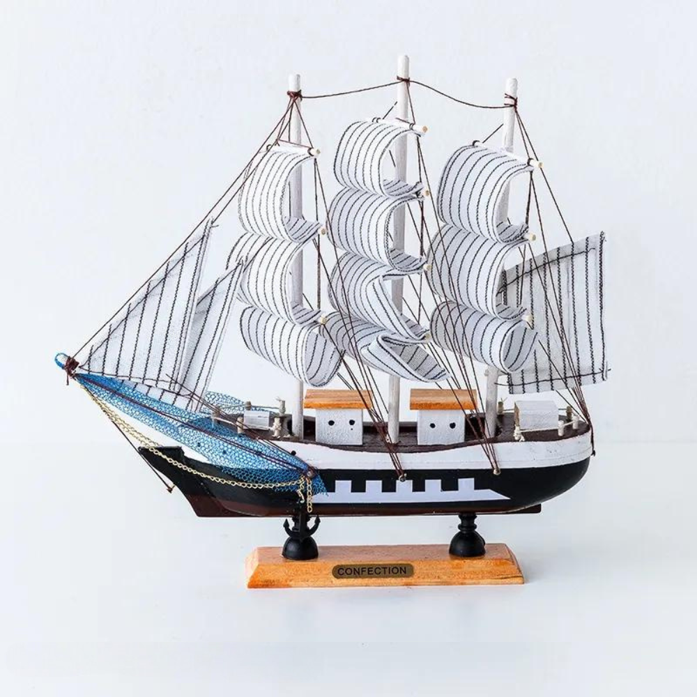 Royaleva Nordic Wooden Sailboat Sculpture - LED Belyst Dekorationsstycke, Batteridriven