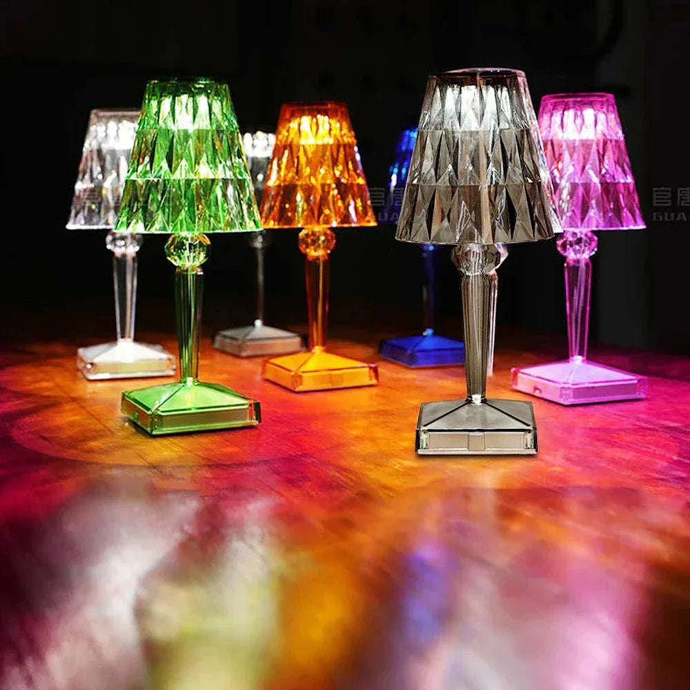 CrystalGlow - Dimbar Akryl Bordslampa med Luksuriöst Ljusspel för Vardagsrum och Sovrum