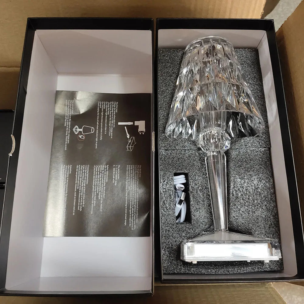 CrystalGlow - Dimbar Akryl Bordslampa med Luksuriöst Ljusspel för Vardagsrum och Sovrum