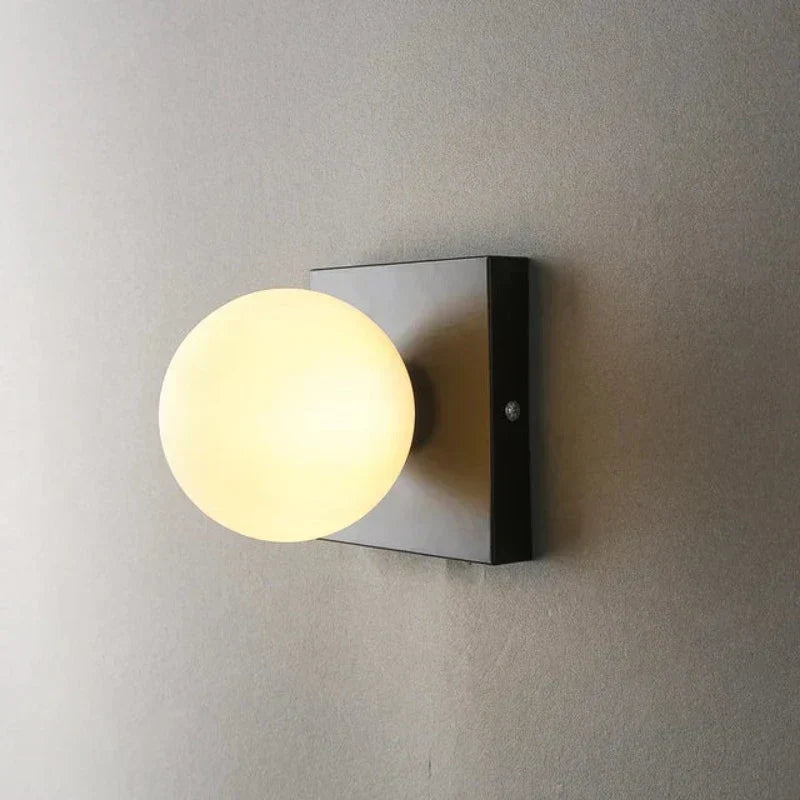 BrightSquare - LED Vägglampa med Glaskula – Fyrkantig Väggbelysning