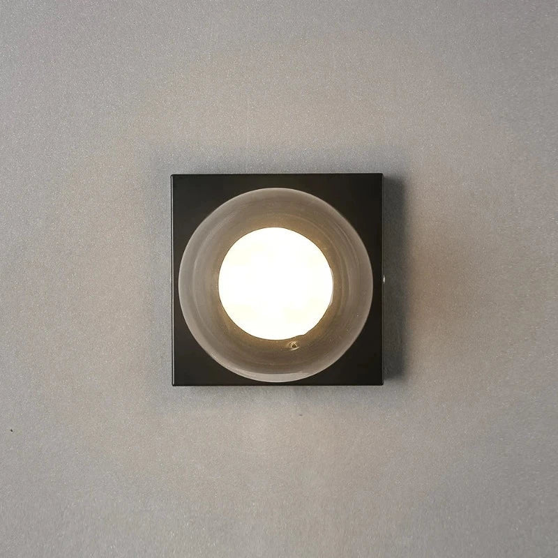 BrightSquare - LED Vägglampa med Glaskula – Fyrkantig Väggbelysning