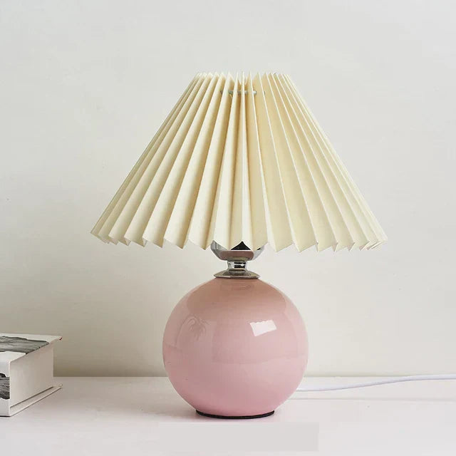ClassicGlow - Vintage Bordslampa med Rynkad Lampskärm