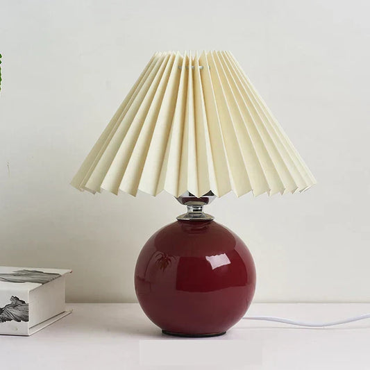 Luminous Heritage: Vintage Bordslampa med Fållad Skärm – Elegant Antik Retro Nattduksbordsbelysninglösningar