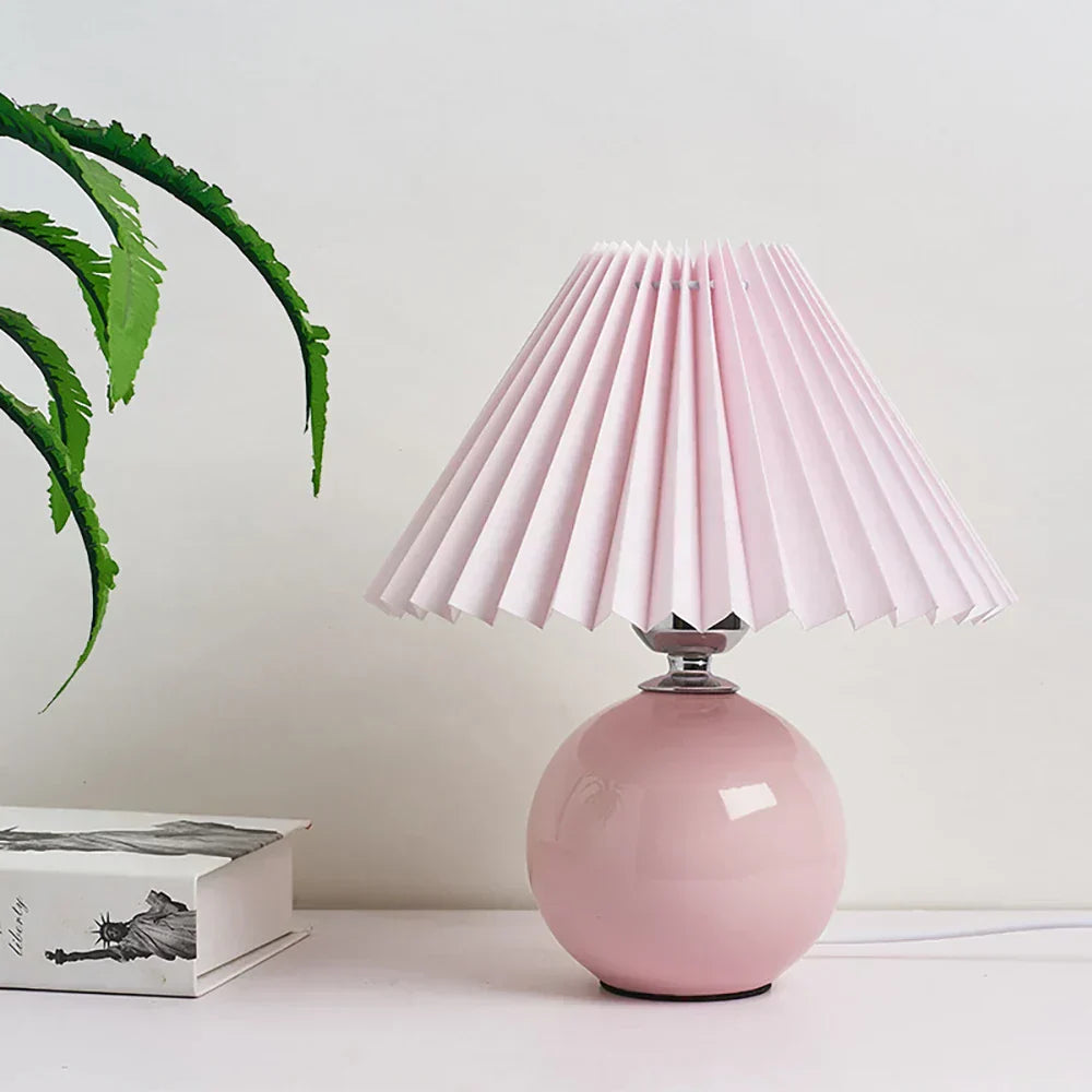 ClassicGlow - Vintage Bordslampa med Rynkad Lampskärm