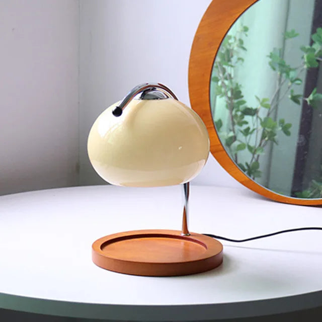 RetroGlaze - Vintage Bordslampa med Handgjord Glasyrfinish