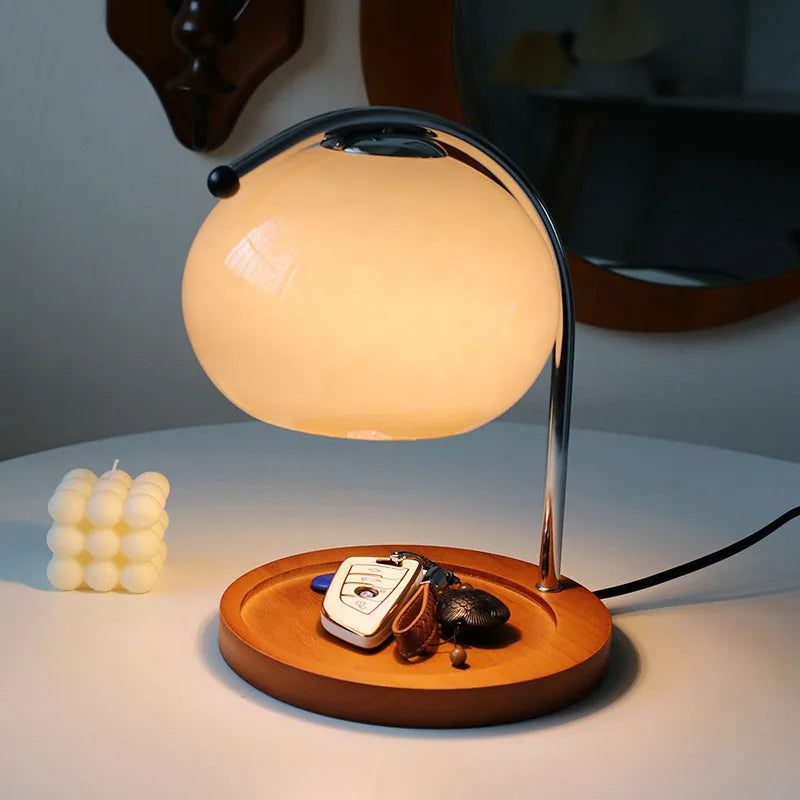 RetroGlaze - Vintage Bordslampa med Handgjord Glasyrfinish