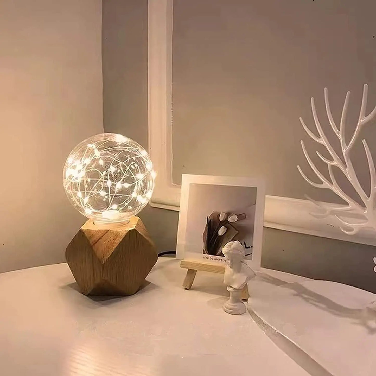 RetroWood - Trä Bordslampa med Ljusboll för Stämningsfull Belysning