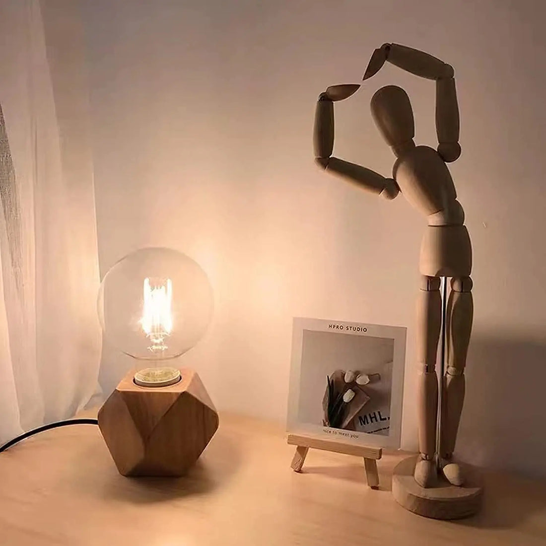 TimberGlow - Retro Trä Bordslampa