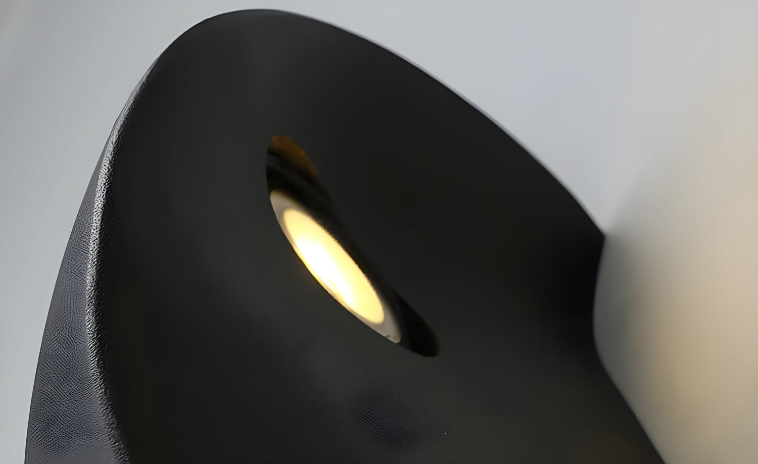 NoirLume Light - Minimalistisk halvcirkelformad LED vägglampa