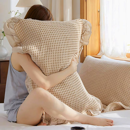 Texturerade Bomullskuddfodral – Våffelväv med Romantiska Volanger