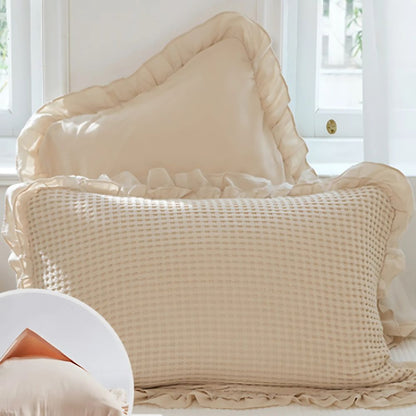 Texturerade Bomullskuddfodral – Våffelväv med Romantiska Volanger