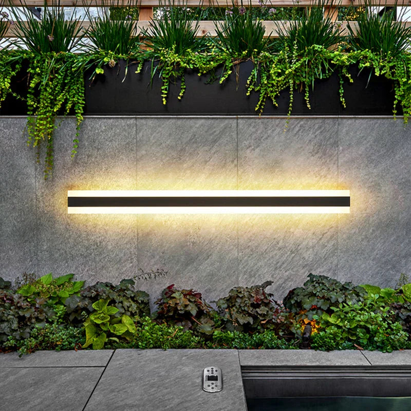 LumiGlow Utomhusvägglampa | Väderbeständig Modern Belysning för Trädgård
