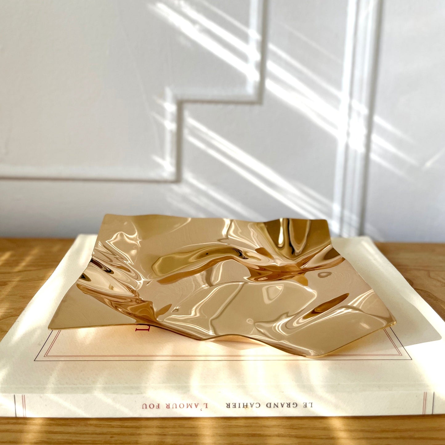 Carvallo – Lyxig rostfri stålhållare med unik skrumpen design