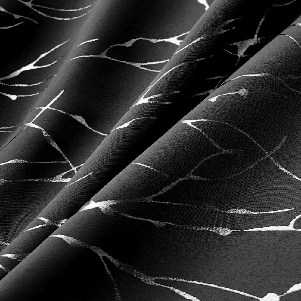 Viskande Skog Åder Svart Gardin