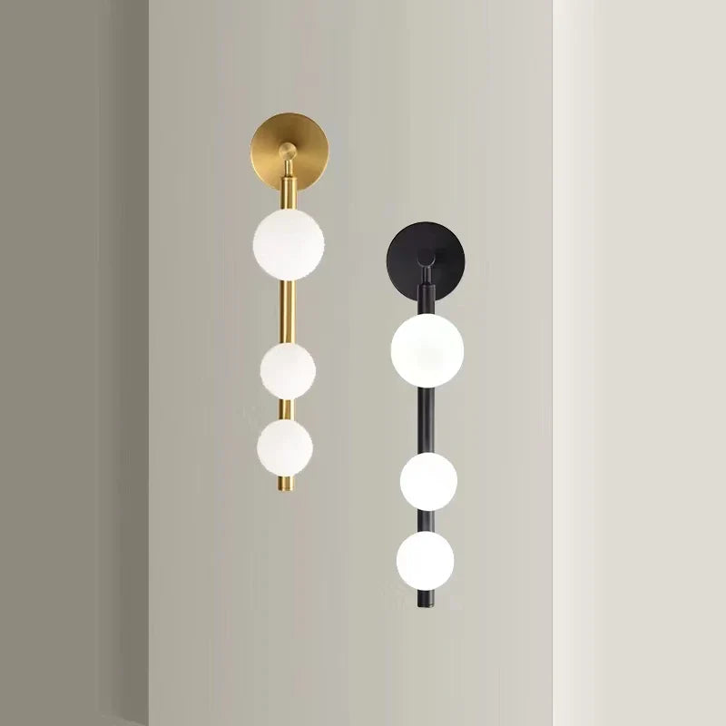 GoldenSphere - Modern Guldvägglampa med Glasbollar