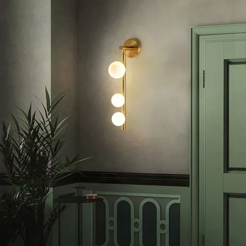 GoldenSphere - Modern Guldvägglampa med Glasbollar