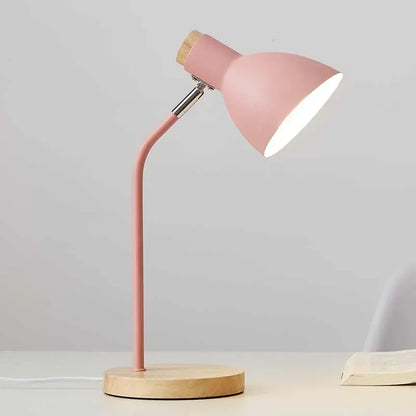 LumiWood – Träbordslampa, Skandinavisk Skrivbordsbelysning med Trä och Metall