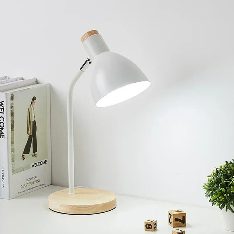 LumiWood – Träbordslampa, Skandinavisk Skrivbordsbelysning med Trä och Metall