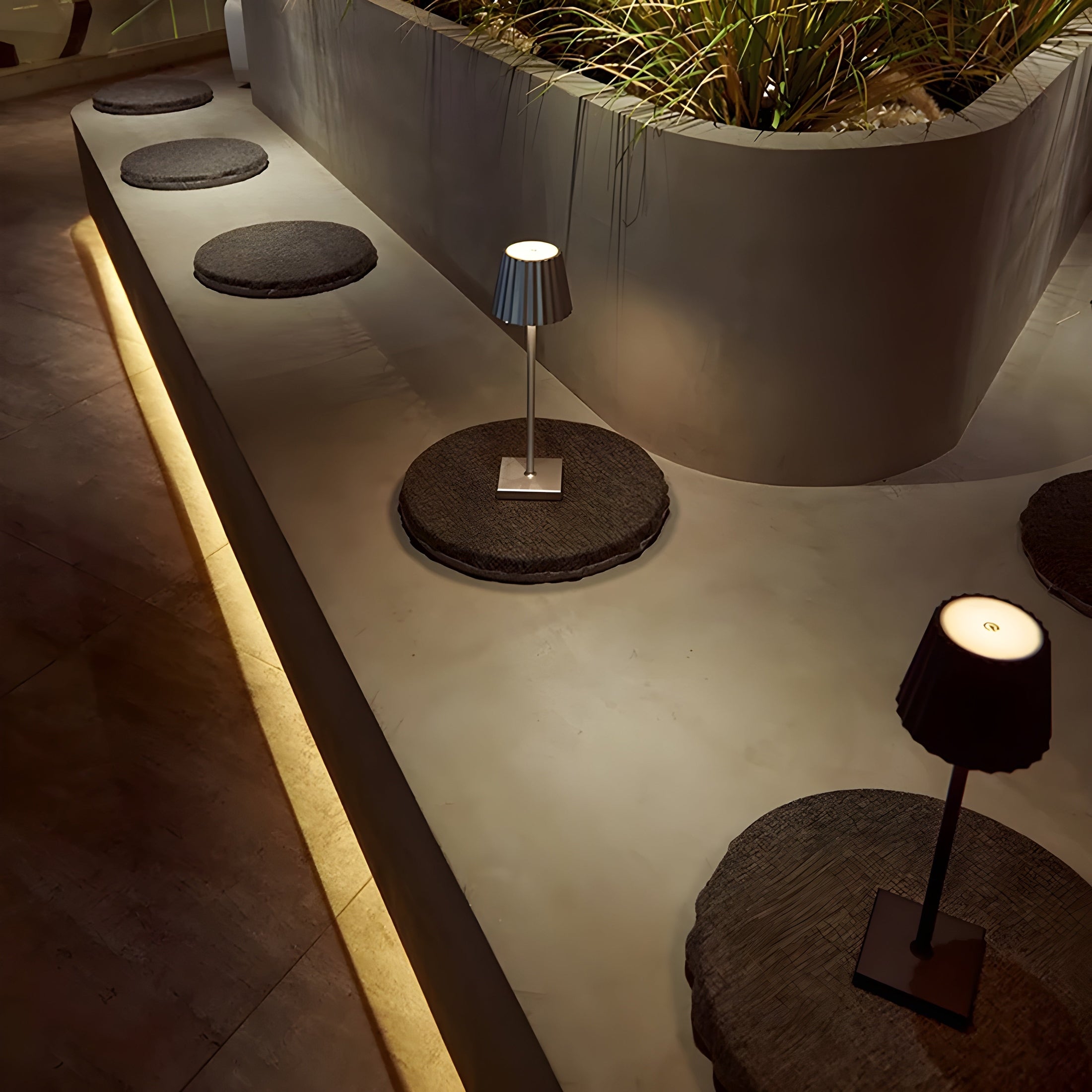 Arlo Trådlampa | Touch Control &amp; USB Laddning för Vardagsrum