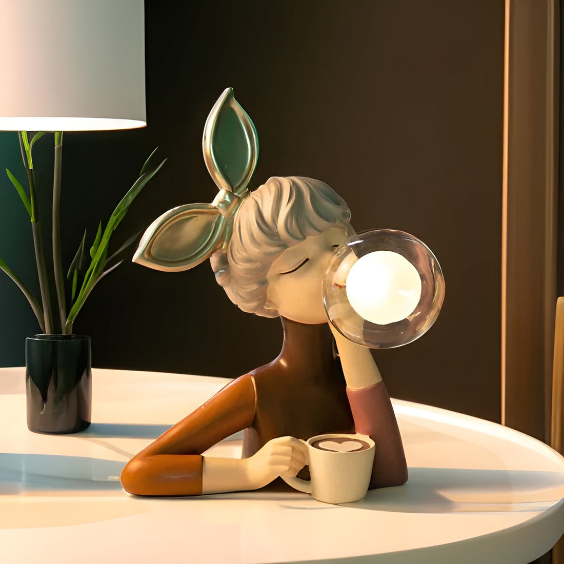 Alunora | Skulptural LED-bordlampa med stämningsljus &amp; USB-drift