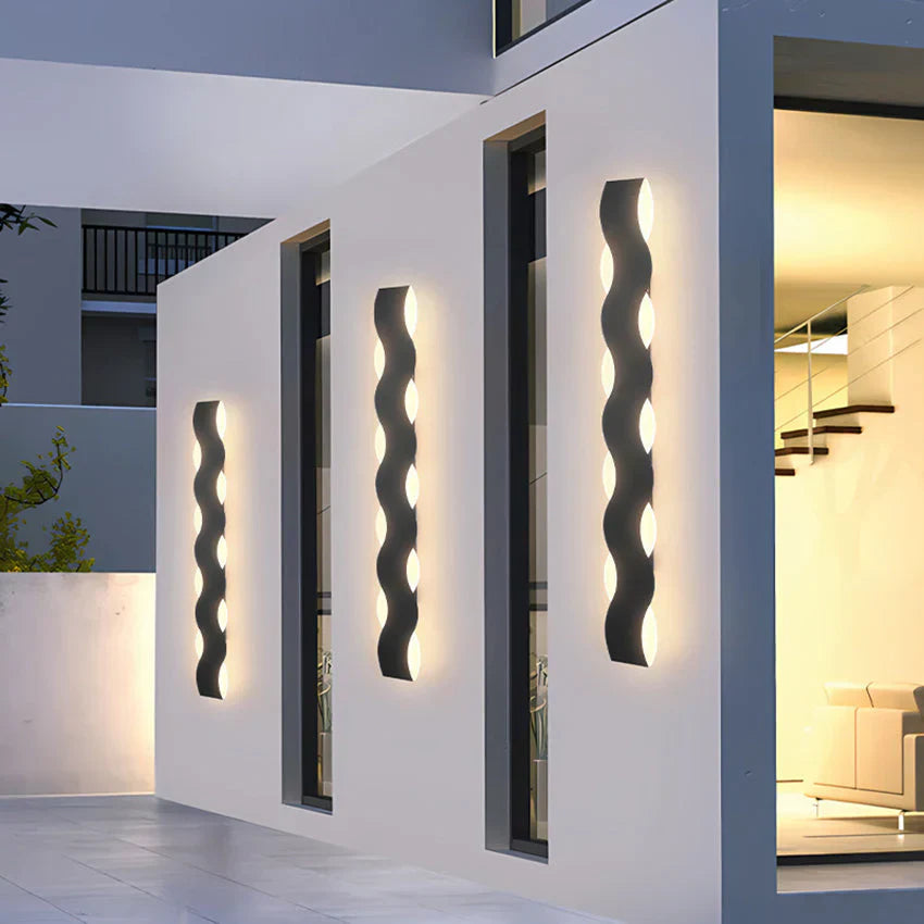 Carvallo – Vågformad vägglampa för en elegant look