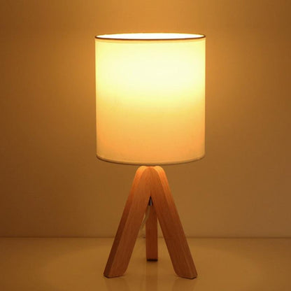 H Houten Driepoot Tafellampa med Linne Skärm LED