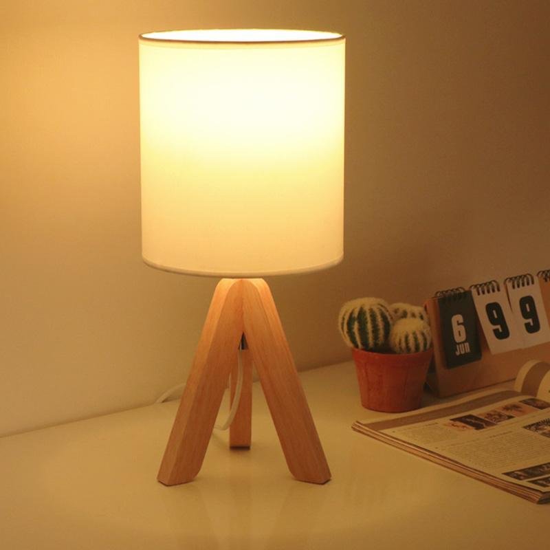 H Houten Driepoot Tafellampa med Linne Skärm LED