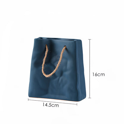 Tidlösa keramikvasdesign i stil med en shoppingkorg – Elegant vas för torkade blommor