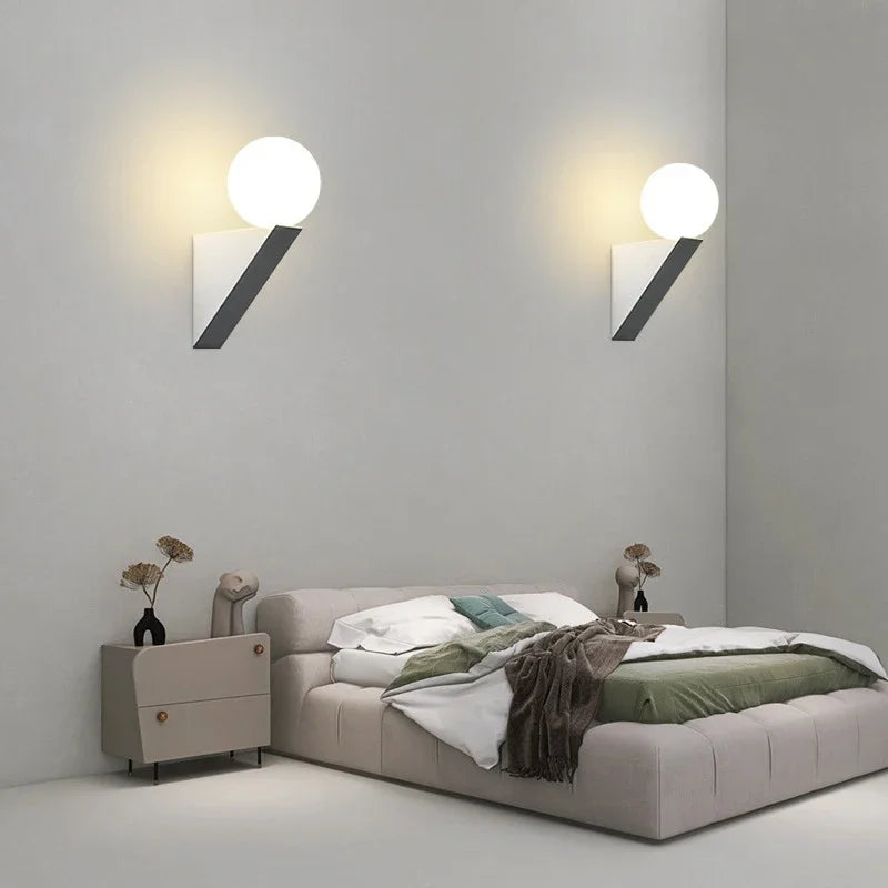 LuminoTone - Modern Duo-Tone Vägglampa med Mjölkglas