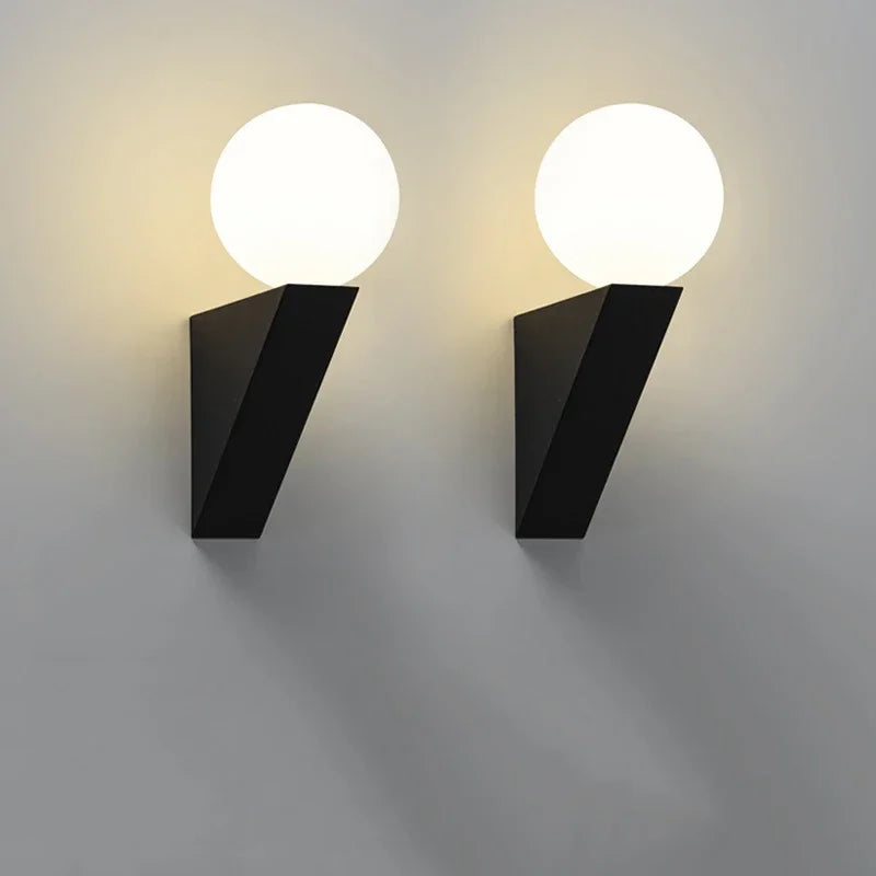 LuminoTone - Modern Duo-Tone Vägglampa med Mjölkglas