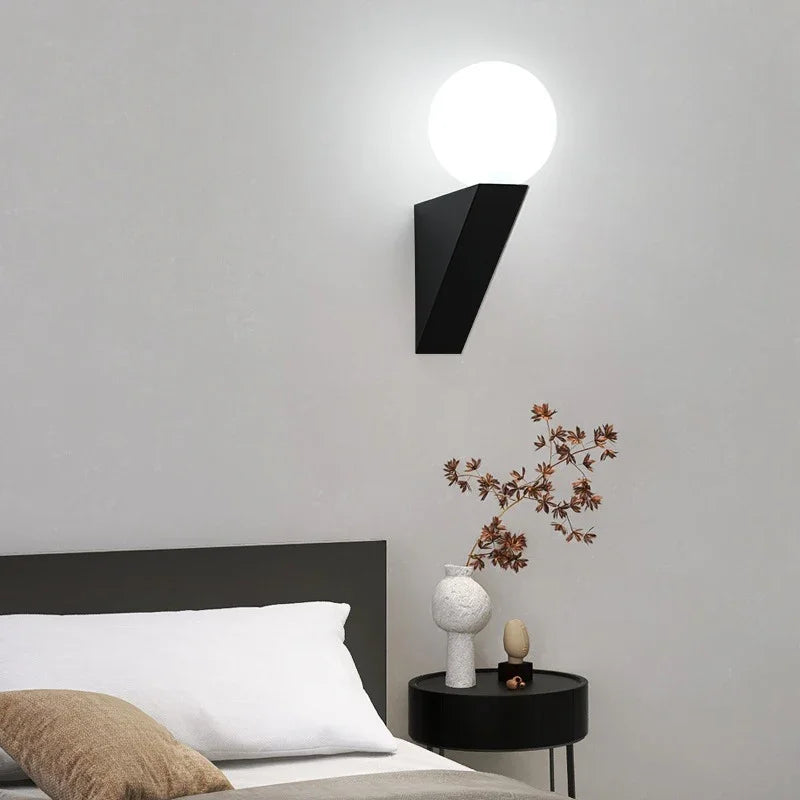 LuminoTone - Modern Duo-Tone Vägglampa med Mjölkglas