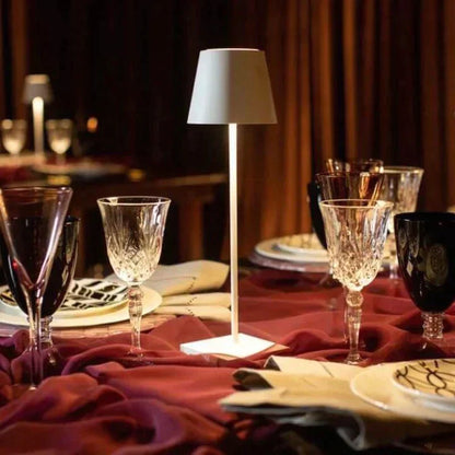 LuxoLite - Elegant trådlös bordslampa