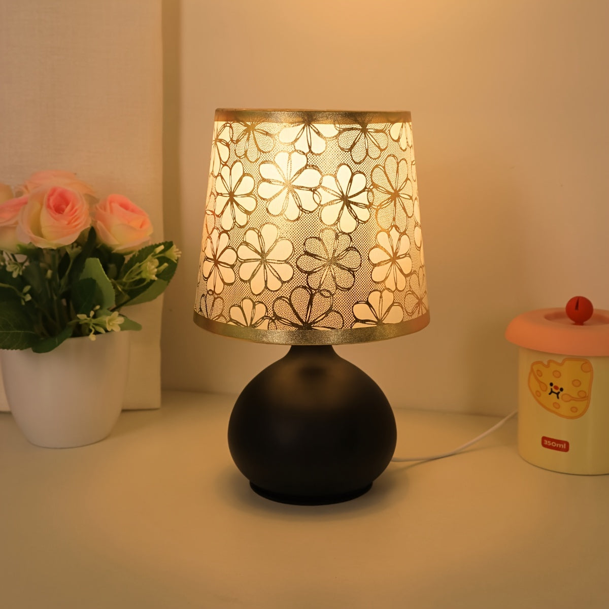 RetroLampa - Modern Skandinavisk Tygbordslampa med Metallfot USB