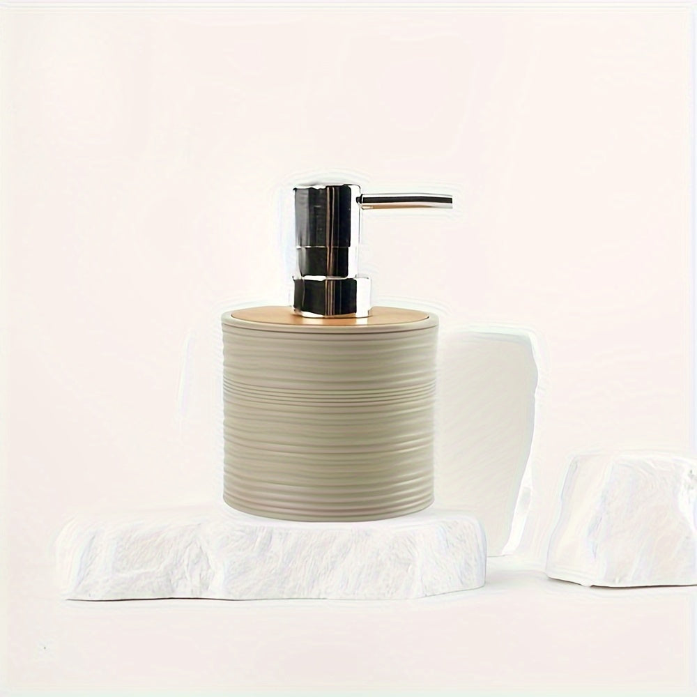 Modern badrumset med bambuakenter – Organiserat och elegant i ett