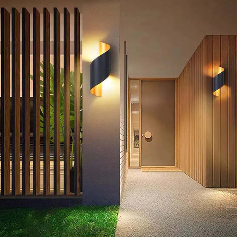 Orr Modern LED Vägglampa, Spiral, Inomhus, Vit/Svart, Metall