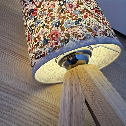 HoutLicht - Modern Trä Bordslampa med Tygtopp, USB Drivna, Tryck-knapp LED Nattljus