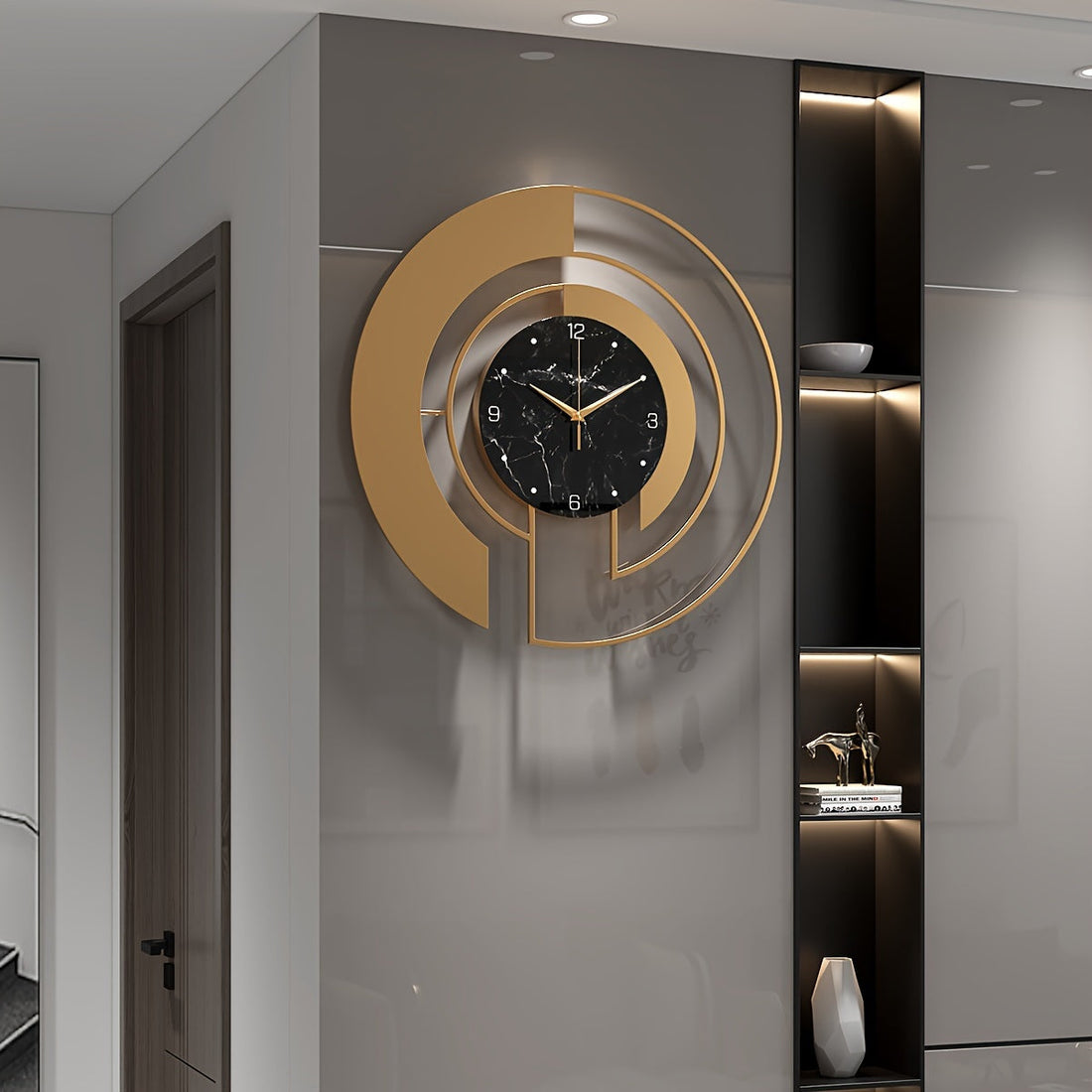 GeoGold - Modern Guld Väggklocka med Stilren Geometrisk Design
