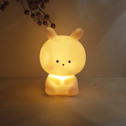 BunnyBright - Grotekop Kanin LED Bordslampa med Batteridrivning och Anime Design