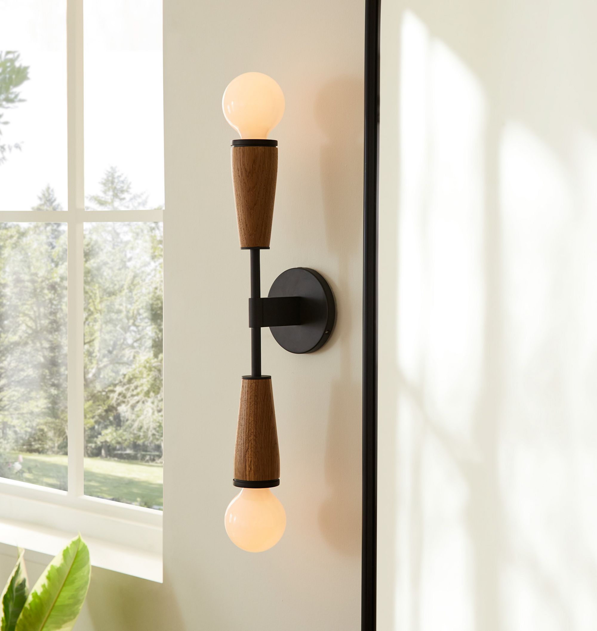 Tvåarmad glasvägglampa – Elegant retro-design med metall &amp; E27-fatning