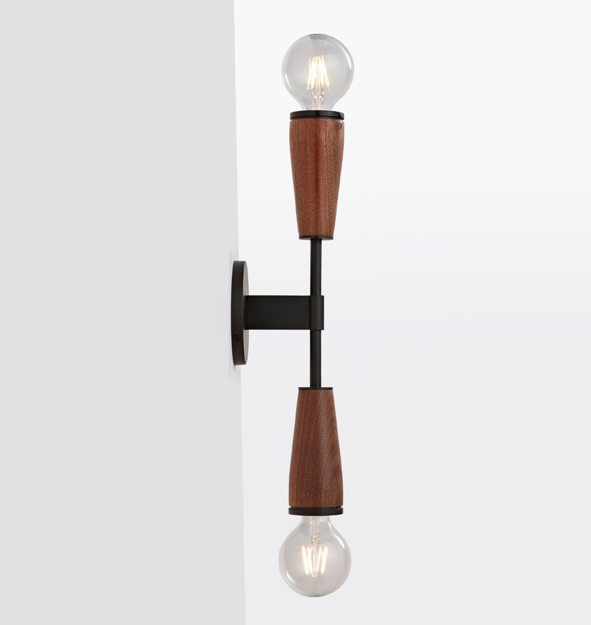 Tvåarmad glasvägglampa – Elegant retro-design med metall &amp; E27-fatning