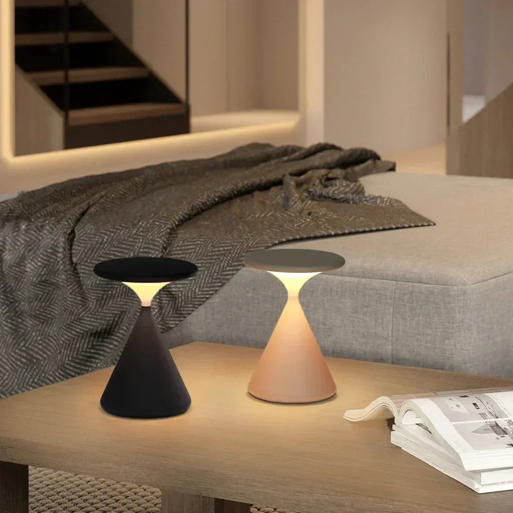 Aeron Glow | Trådlös LED-bordslampa i timglasdesign