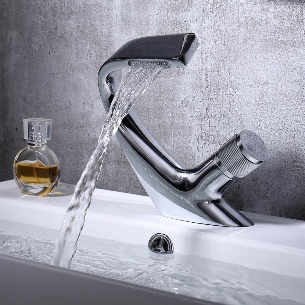 Aquacascade Vattenfall Kran - Lyxig Tvättställsblandare i Svart eller Krom med Spa-Style Flöde