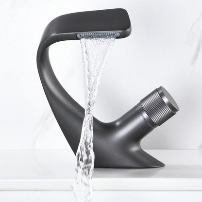 Aquacascade Vattenfall Kran - Lyxig Tvättställsblandare i Svart eller Krom med Spa-Style Flöde