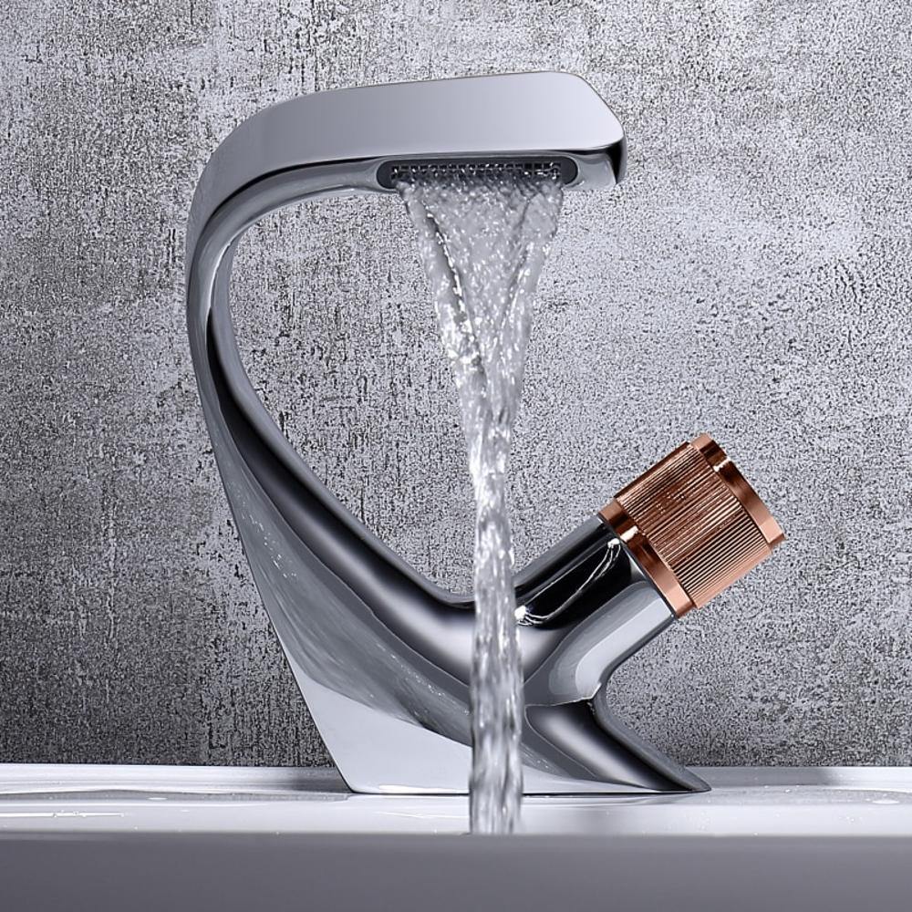 Aquacascade Vattenfall Kran - Lyxig Tvättställsblandare i Svart eller Krom med Spa-Style Flöde