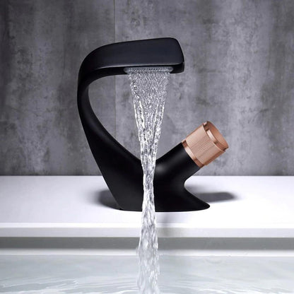 Aquacascade Vattenfall Kran - Lyxig Tvättställsblandare i Svart eller Krom med Spa-Style Flöde