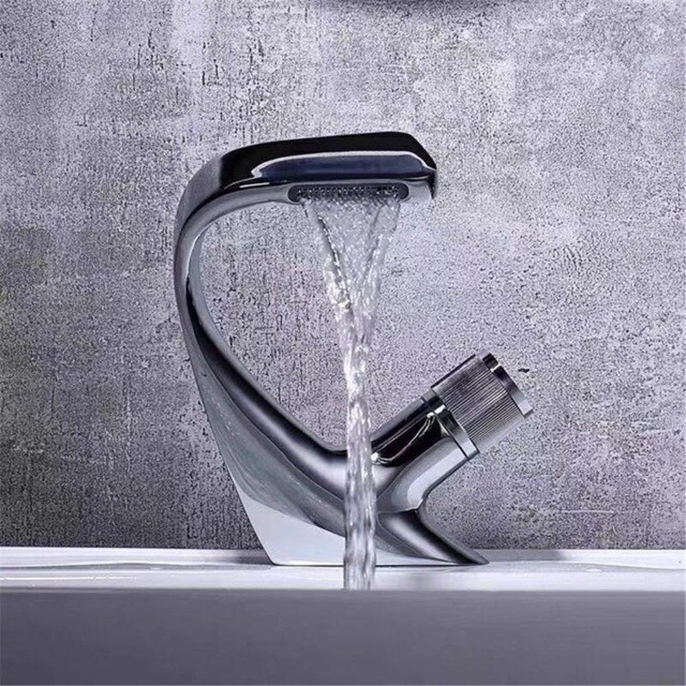 Aquacascade Vattenfall Kran - Lyxig Tvättställsblandare i Svart eller Krom med Spa-Style Flöde