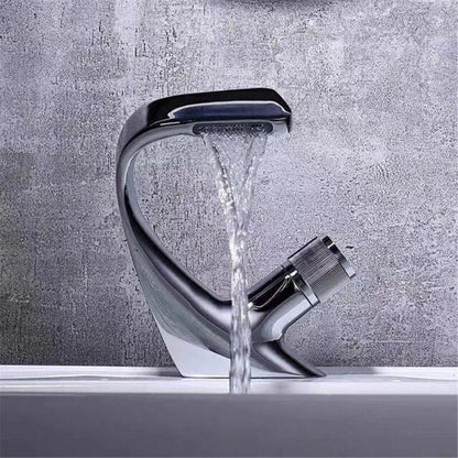 Aquacascade Vattenfall Kran - Lyxig Tvättställsblandare i Svart eller Krom med Spa-Style Flöde