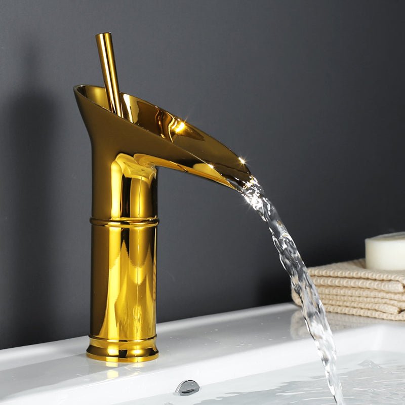 AquaFalls – Antik vattenfall handfat kran i mässing med bronsfinish