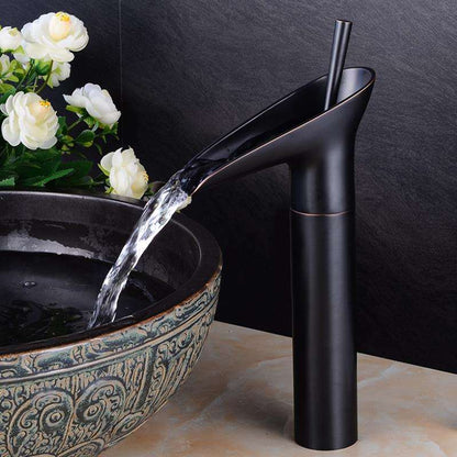 AquaFalls – Antik vattenfall handfat kran i mässing med bronsfinish